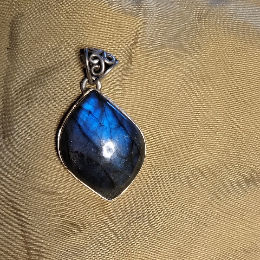 Beautiful Deep Blue Labradorite & Sterling Silver Water Drop Shaped Pendant 💙